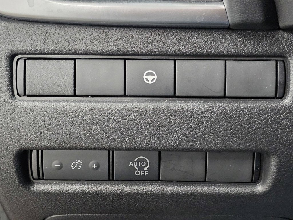 Used 2023 Nissan Rogue SV AWD/4WD image 28
