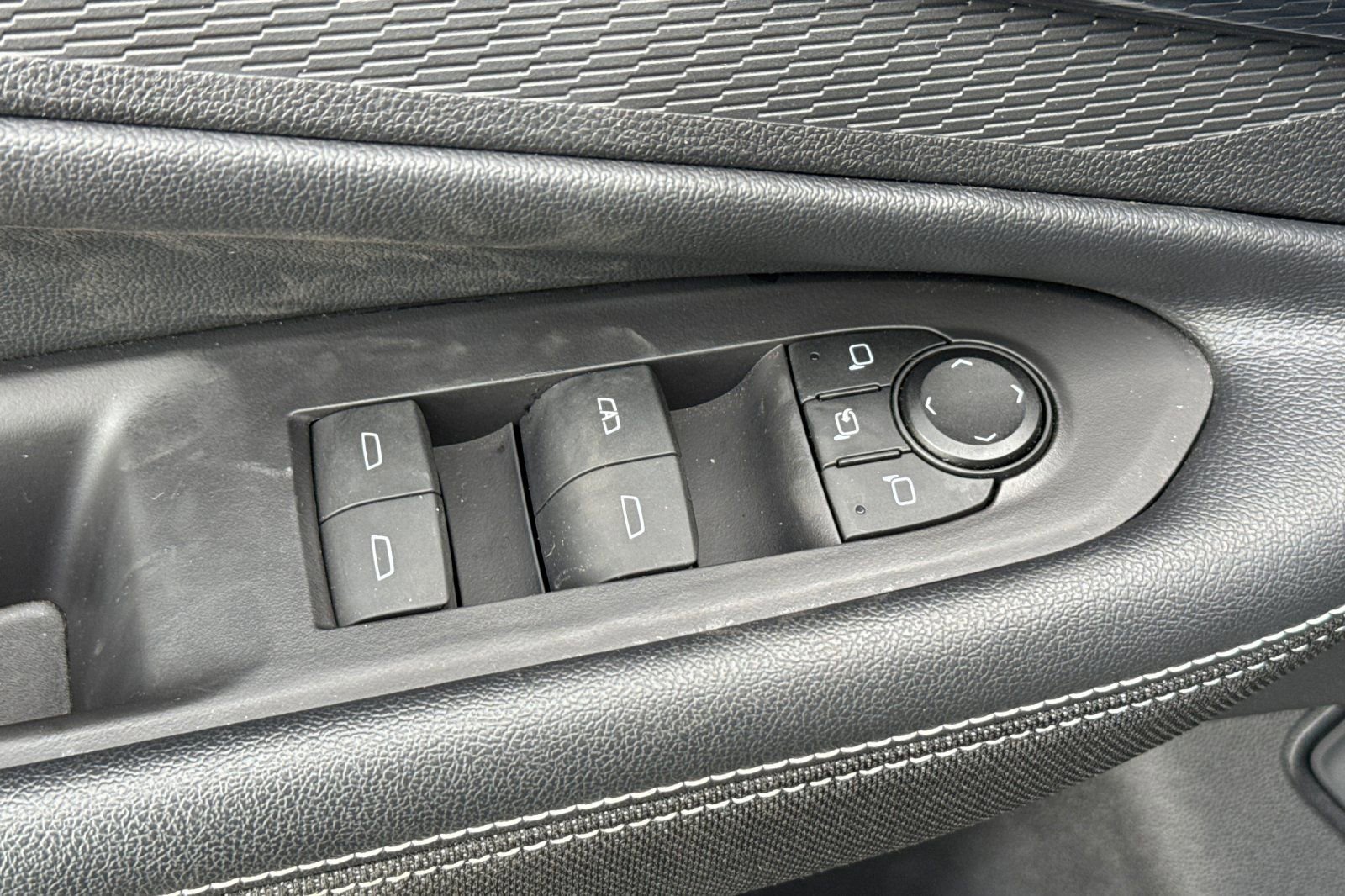 Used 2024 Chevrolet Blazer EV LT image 13