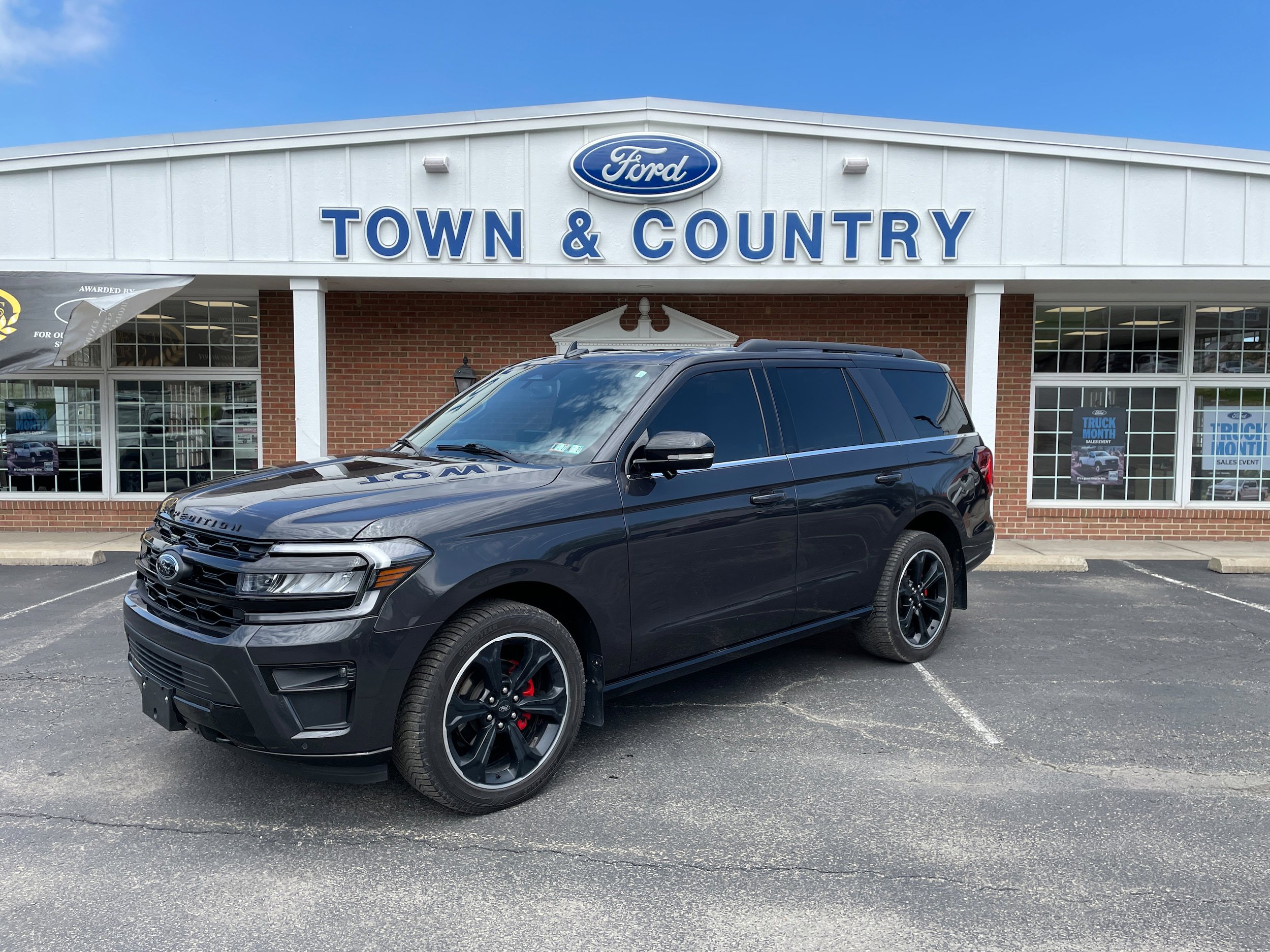 Used 2023 Ford Expedition Limited AWD/4WD image 1