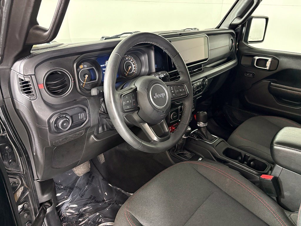 Used 2025 Jeep Wrangler Unlimited Rubicon AWD/4WD image 16