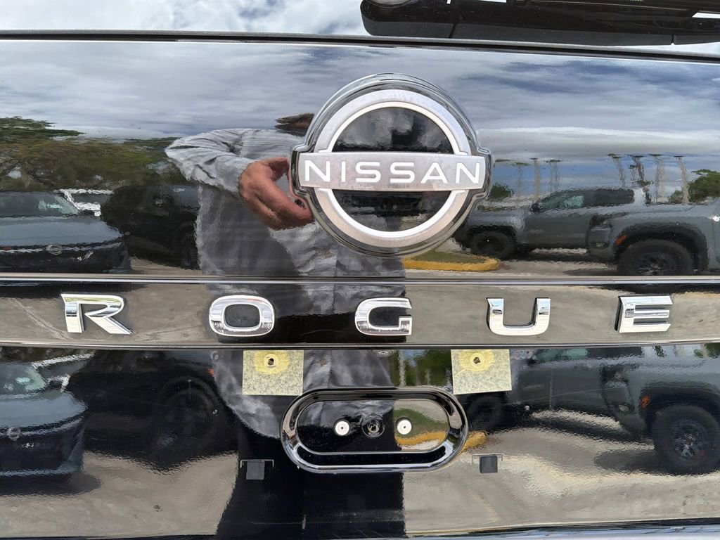 Used 2023 Nissan Rogue SV FWD image 10