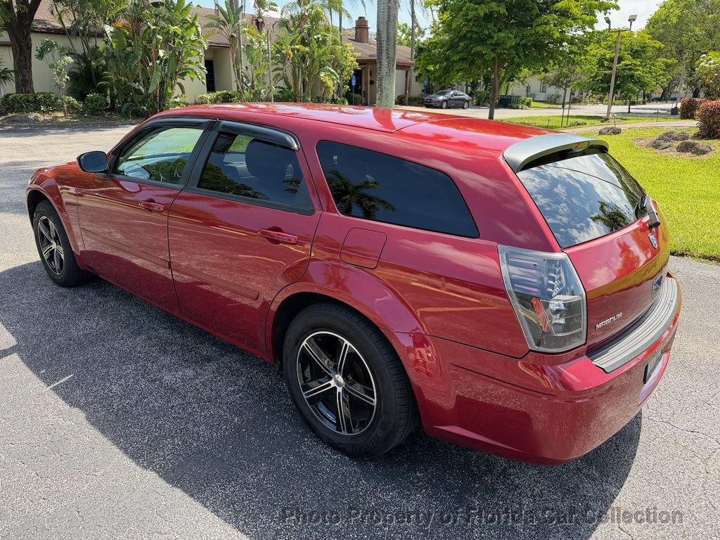 Used 2005 Dodge Magnum SE RWD image 3