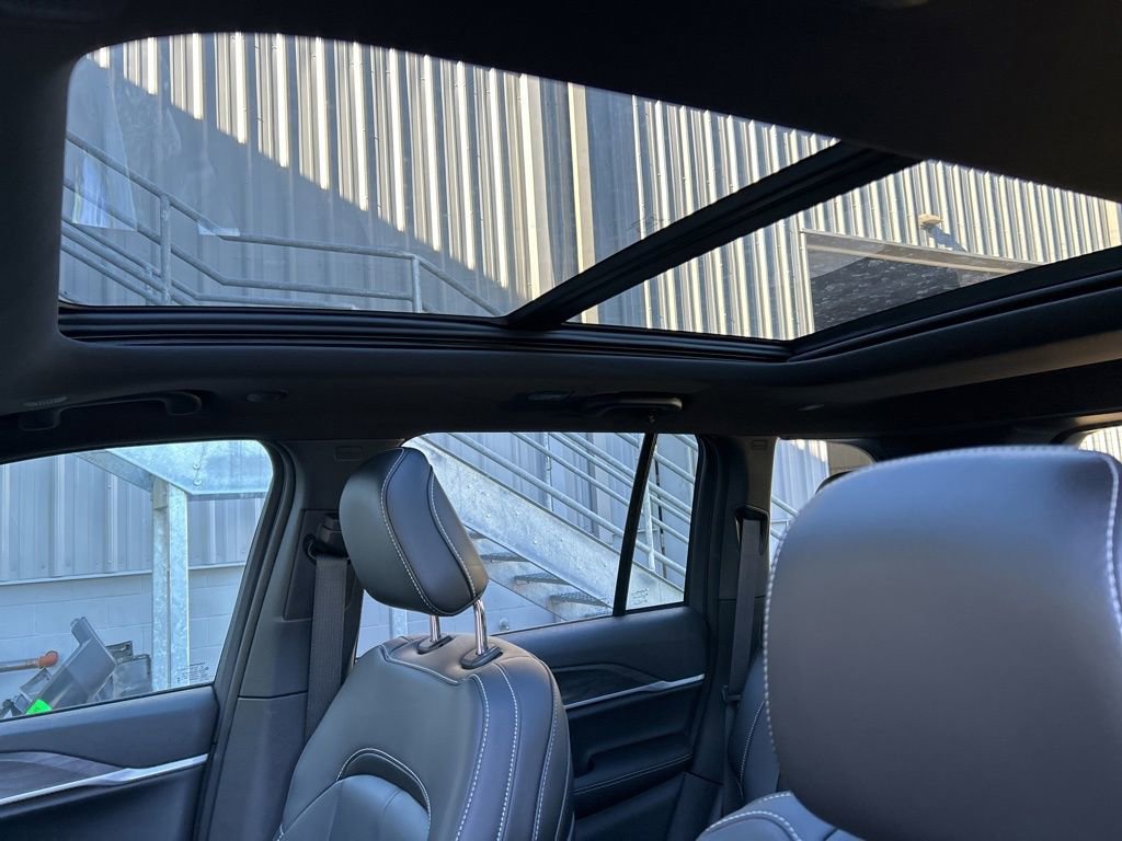 New 2025 Jeep Grand Cherokee Limited w/ Black Appearance Package image 32