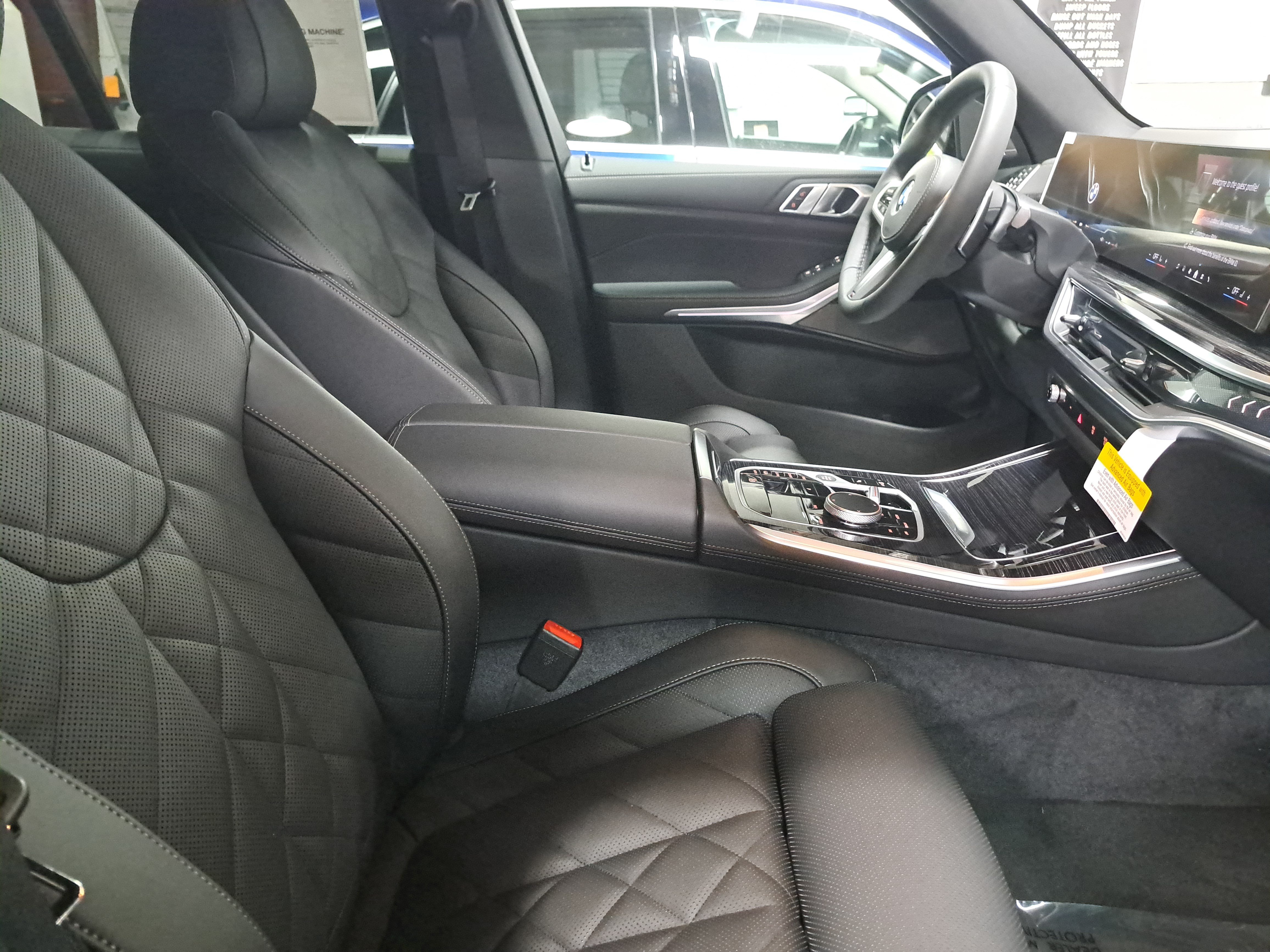 New 2026 BMW X5 xDrive40i w/ M Sport Package AWD/4WD image 10