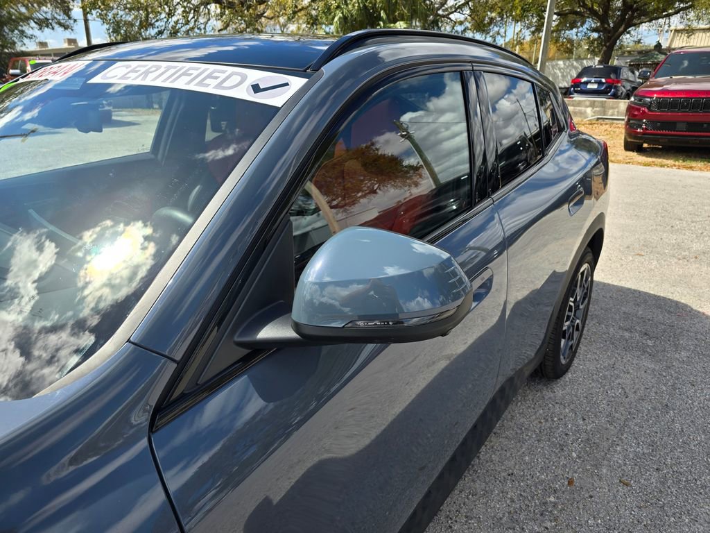 Used 2025 BMW X2 xDrive28i w/ Premium Package image 11