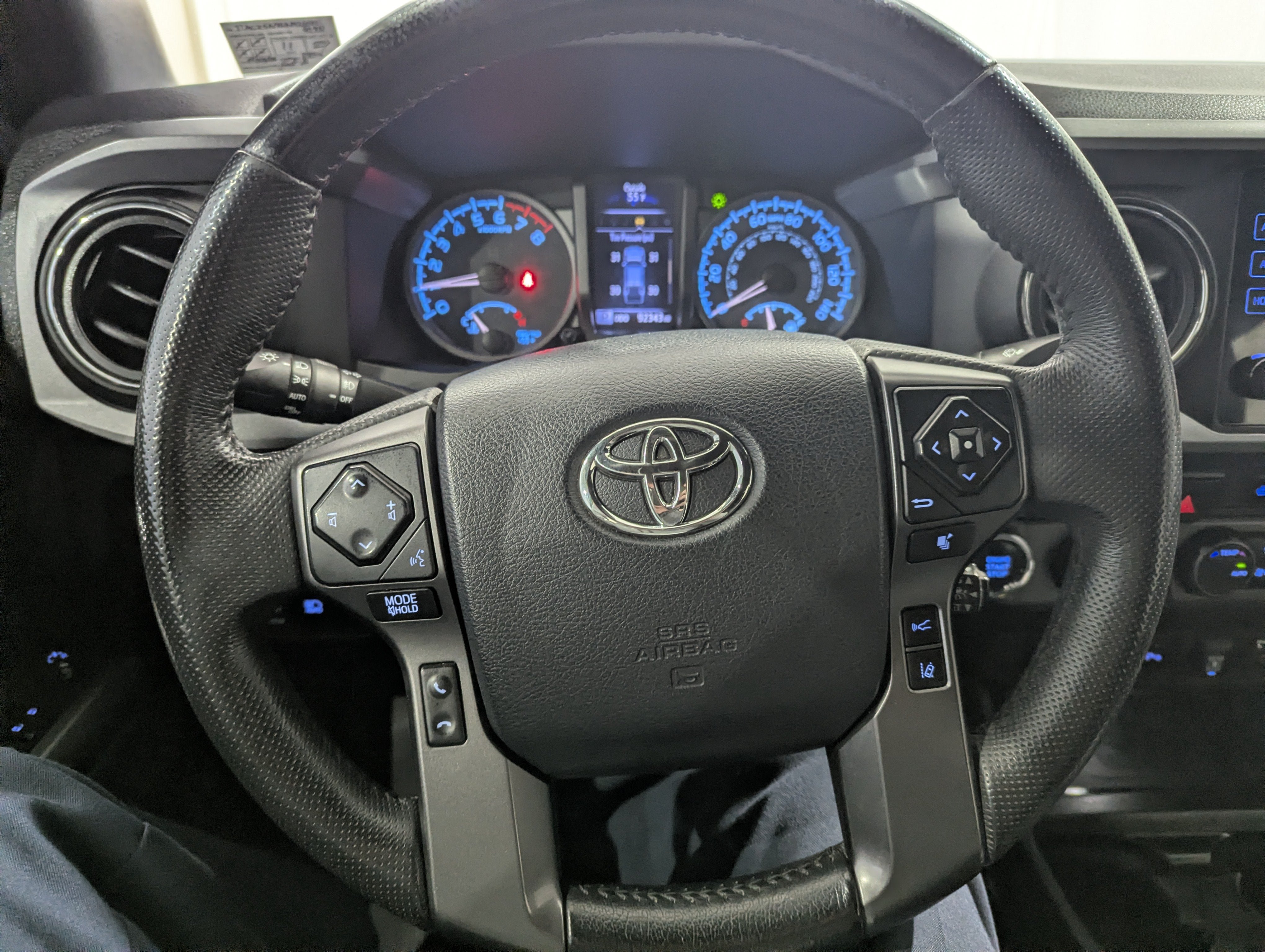 Used 2019 Toyota Tacoma TRD Off-Road AWD/4WD image 17