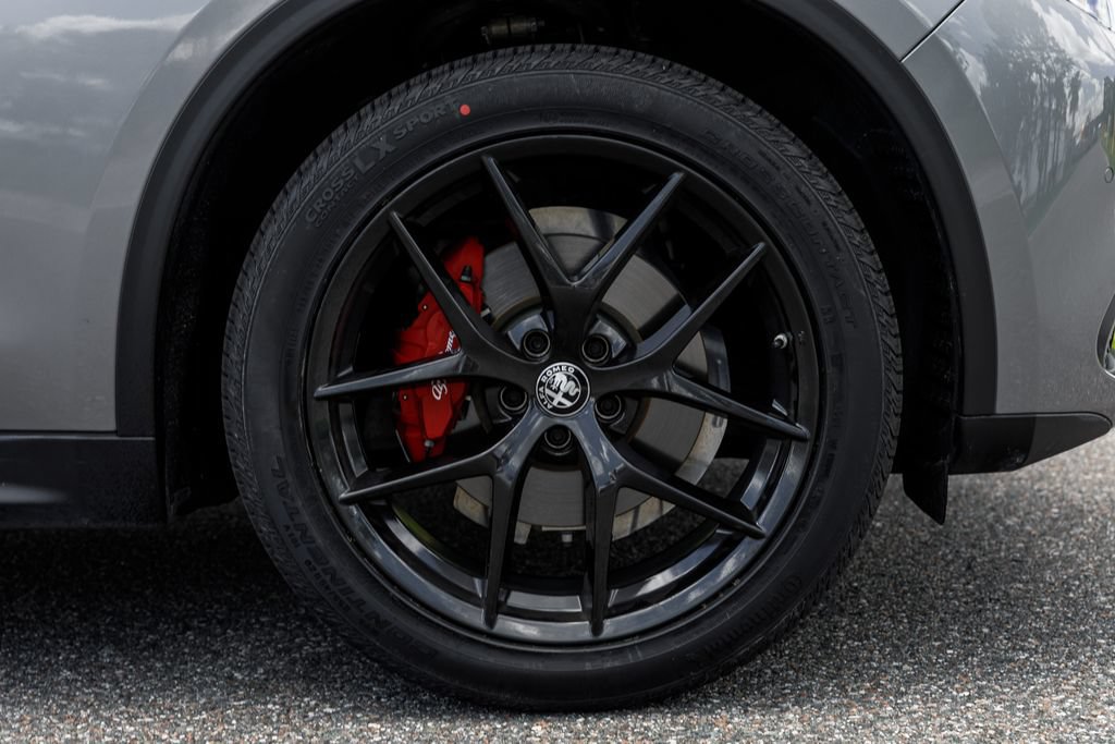 Used 2019 Alfa Romeo Stelvio Ti w/ TI Performance Package AWD/4WD image 37
