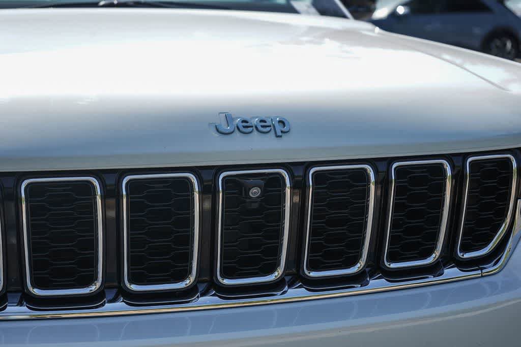 Used 2022 Jeep Grand Cherokee Limited 4xe w/ Luxury Tech Group II AWD/4WD image 11