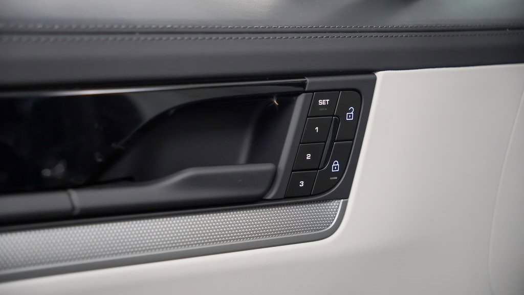 New 2026 Porsche Cayenne image 22