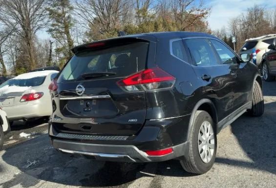 Used 2019 Nissan Rogue S image 2