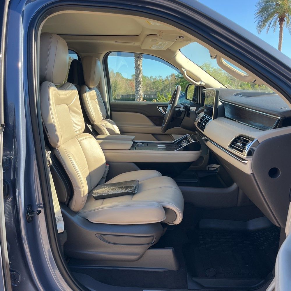 Used 2022 Lincoln Navigator L Reserve image 11