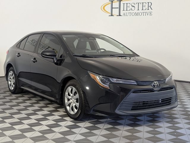 Used 2023 Toyota Corolla LE FWD image 2