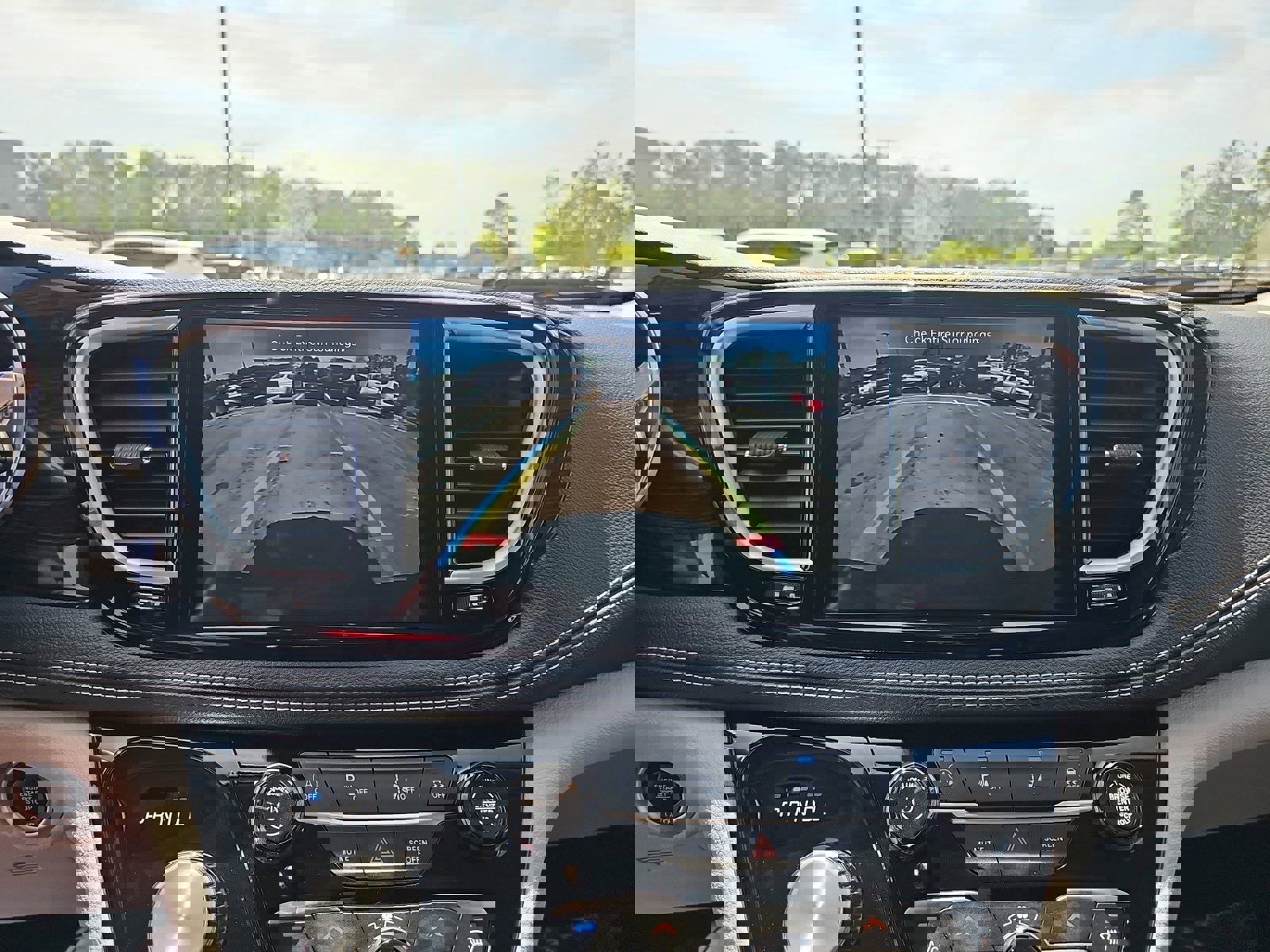 Used 2023 Chrysler Pacifica Limited w/ Uconnect Theater Family Group image 25