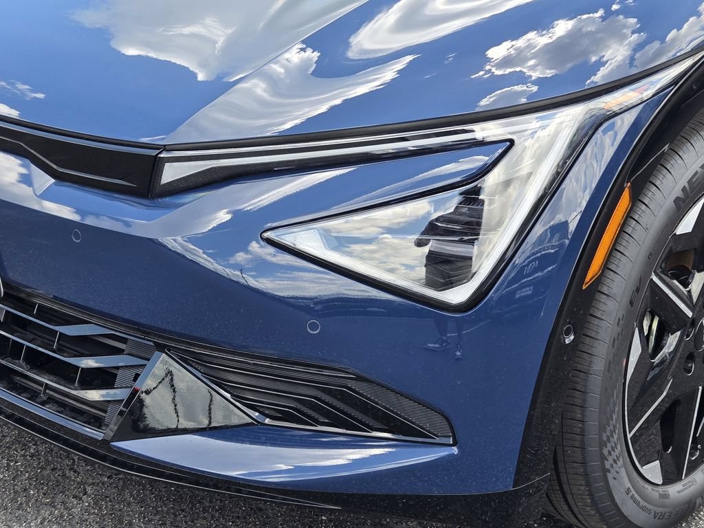 New 2025 Kia EV6 Wind RWD image 6
