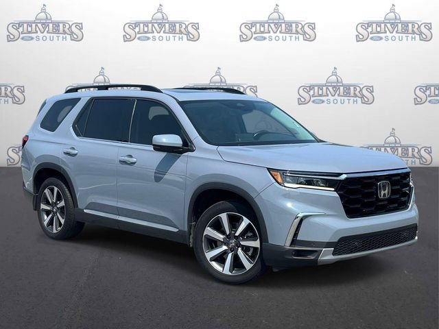 Used 2025 Honda Pilot Touring image 1