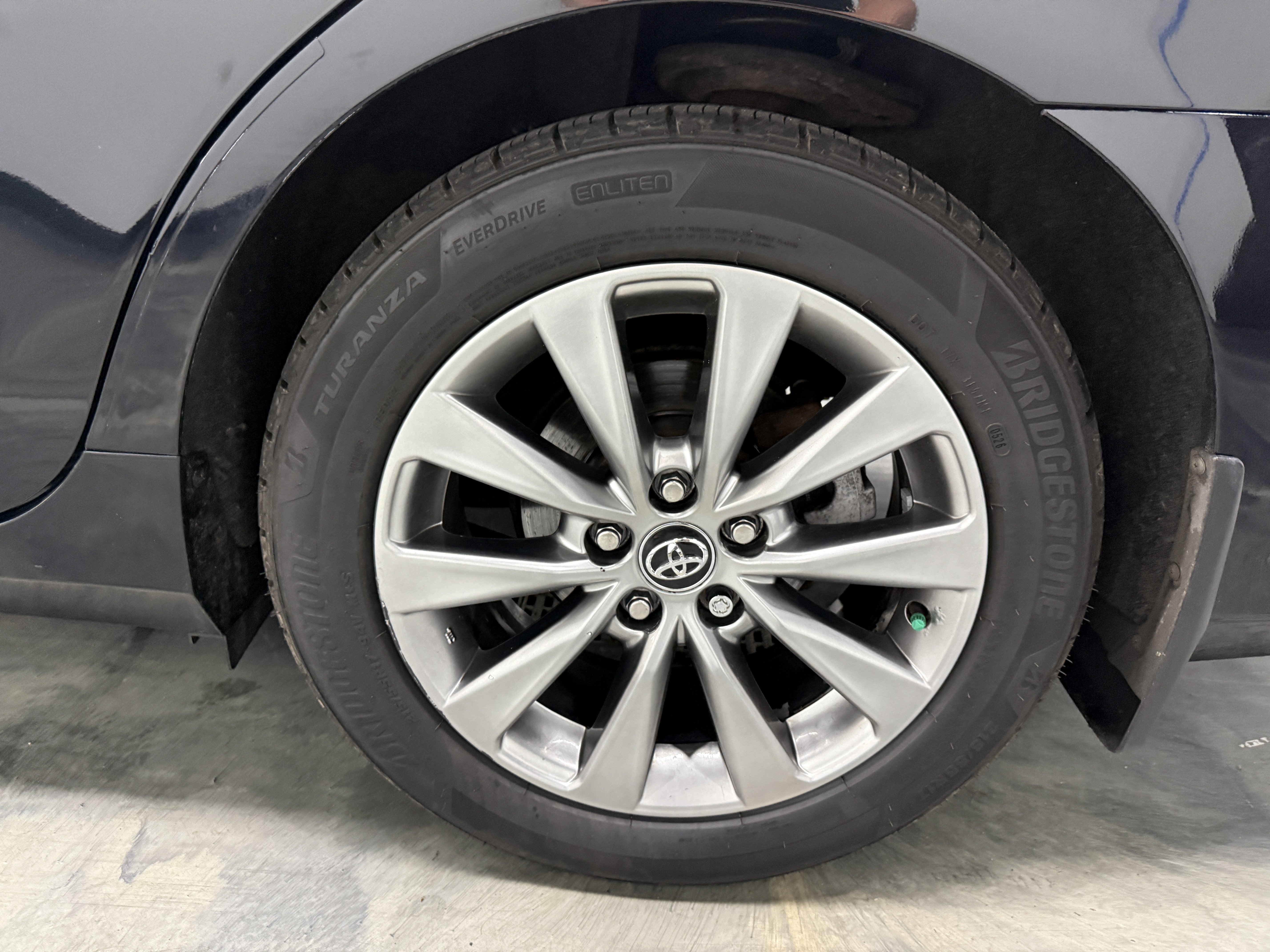 Used 2017 Toyota Camry XLE FWD image 25