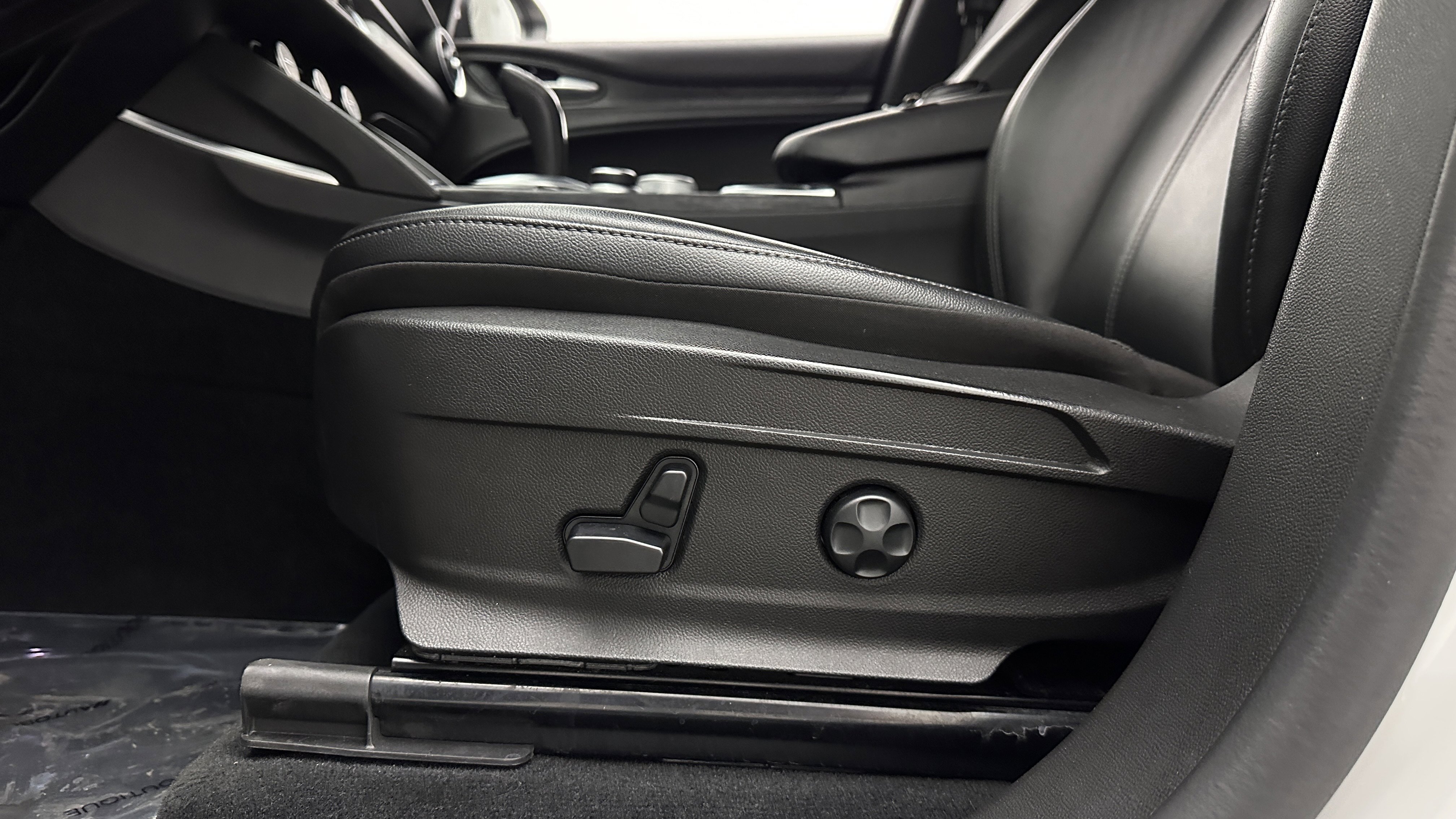 Used 2023 Alfa Romeo Stelvio Sprint RWD image 15