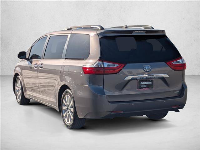 Used 2017 Toyota Sienna Limited w/ Preferred Accessory Package FWD image 8