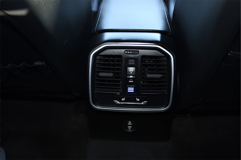 Used 2023 Porsche Macan Turbo image 19