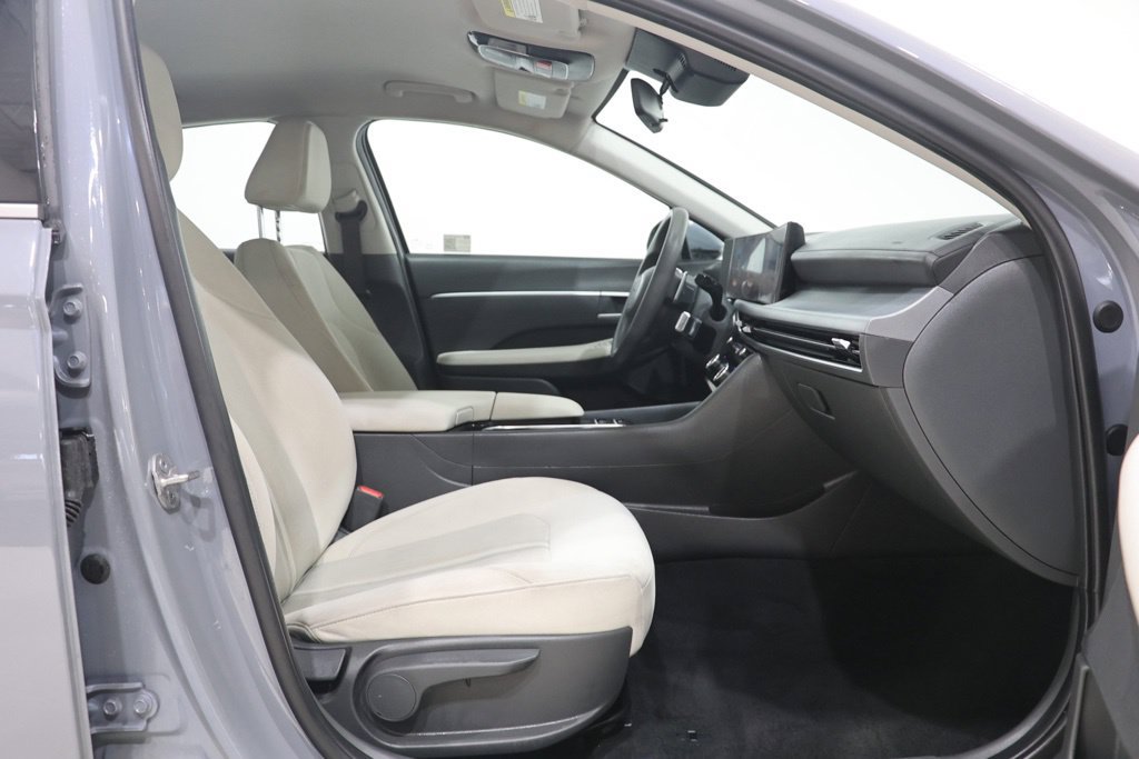 Used 2025 Hyundai Sonata SEL FWD image 30