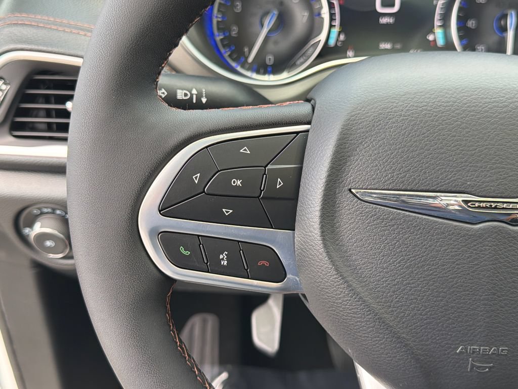 Used 2024 Chrysler Pacifica Pinnacle AWD/4WD image 28