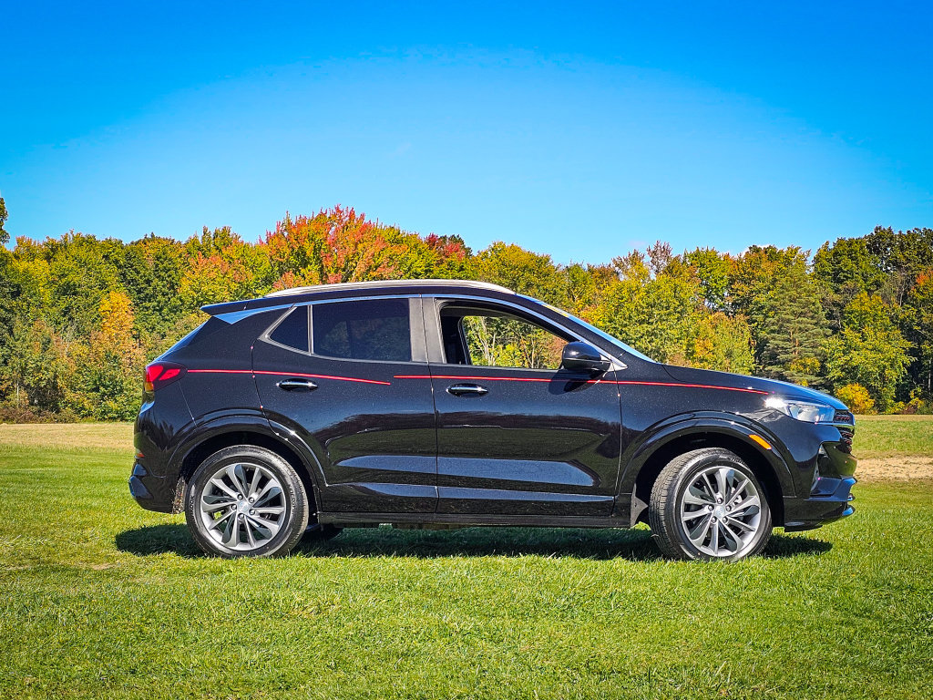 Used 2023 Buick Encore GX Select w/ Sport Touring Package AWD/4WD image 3
