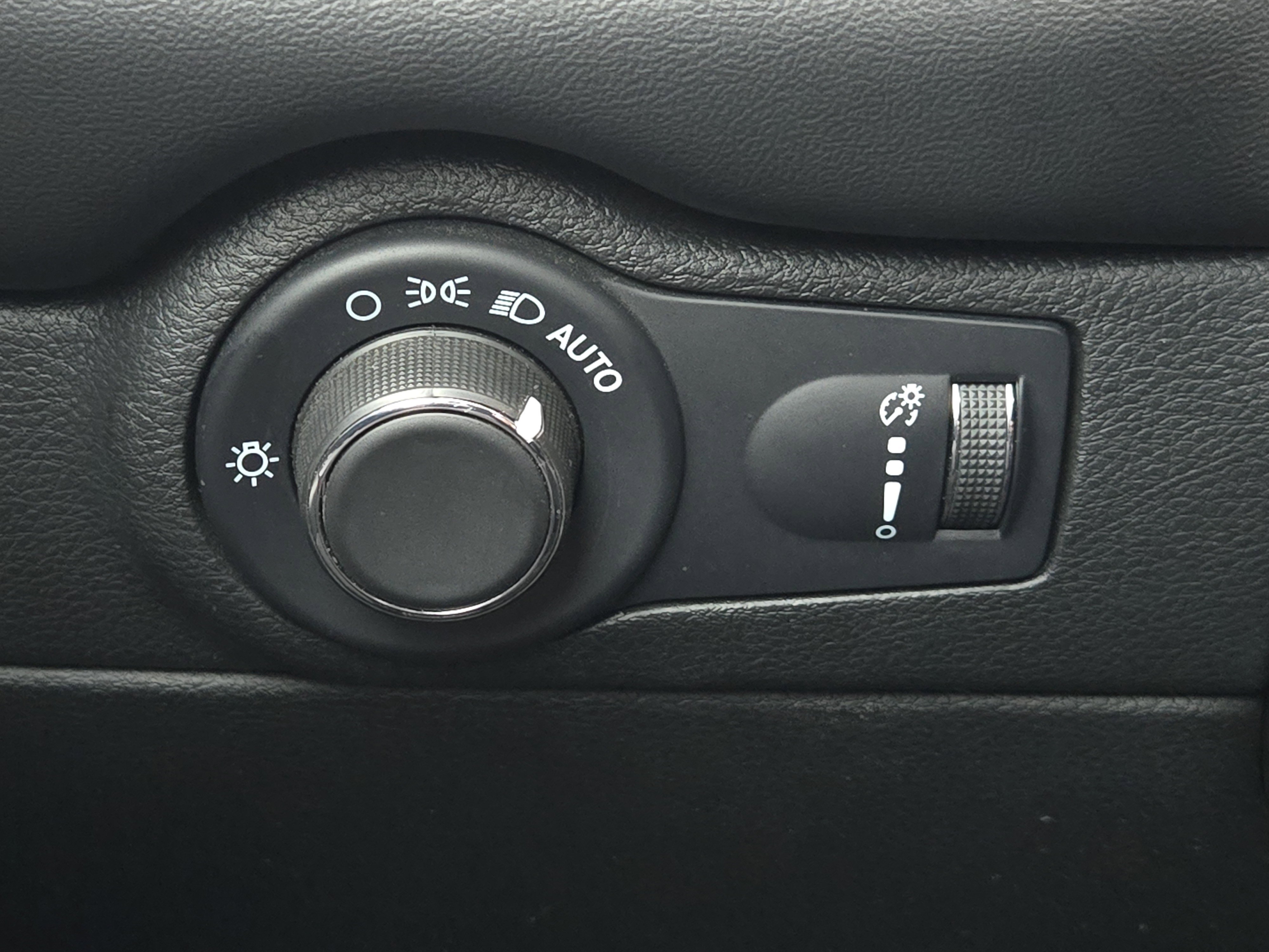 Used 2023 Dodge Durango GT image 25