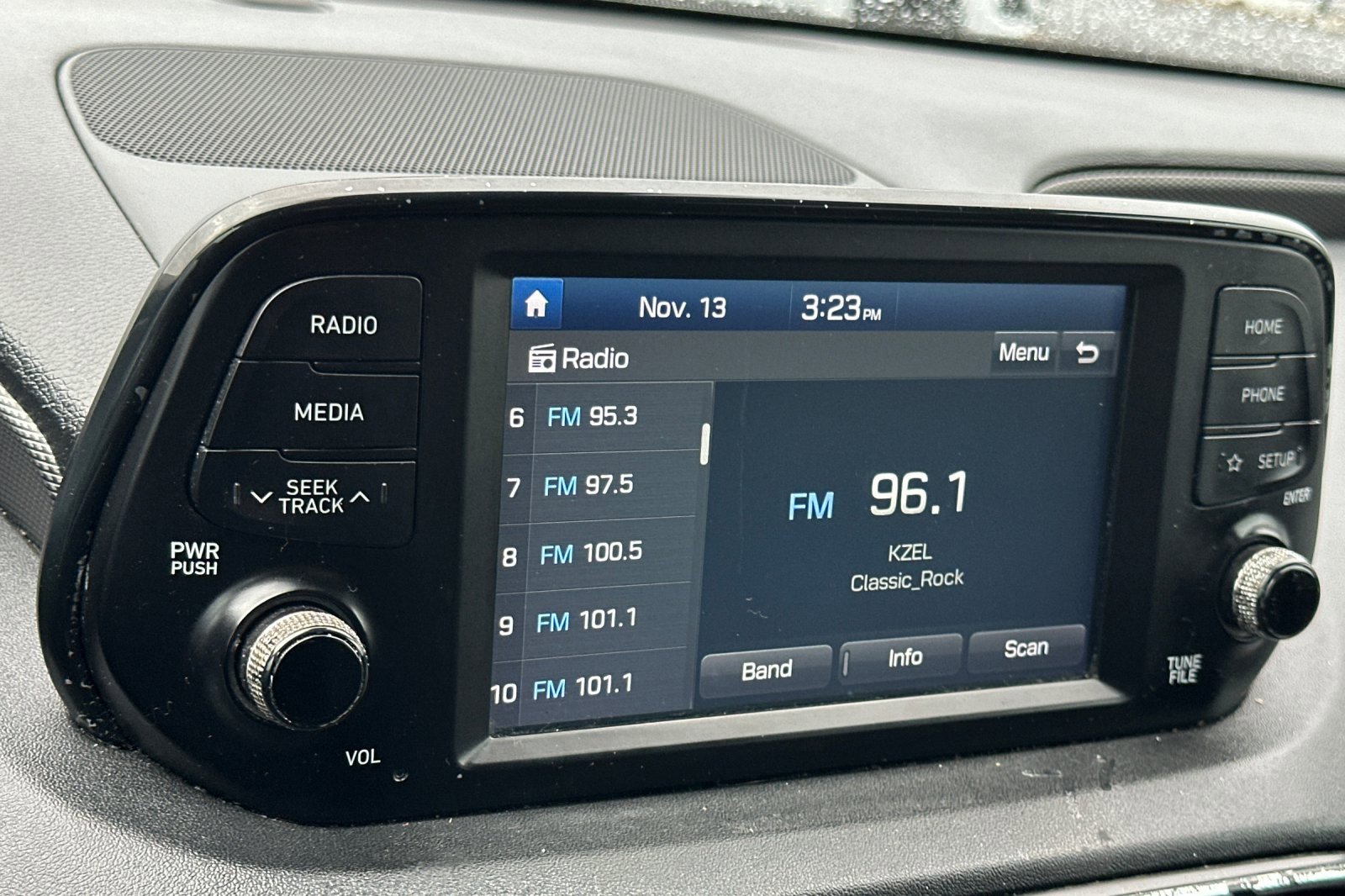 Used 2019 Hyundai Santa Fe SE image 20