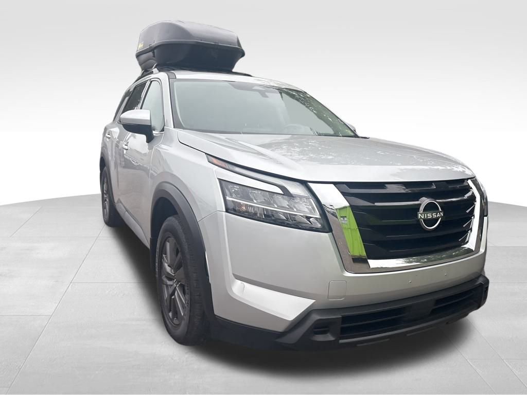 Used 2022 Nissan Pathfinder SV w/ SV Premium Package image 8