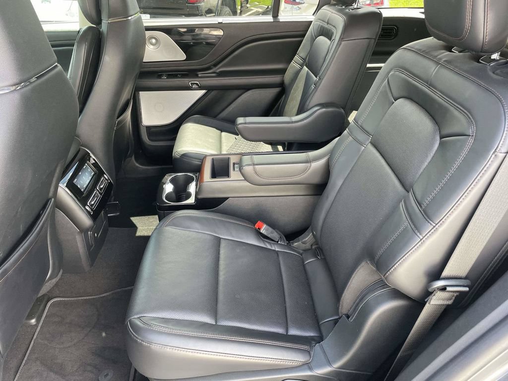 Used 2021 Lincoln Aviator Reserve w/ Equipment Group 201A RWD image 12