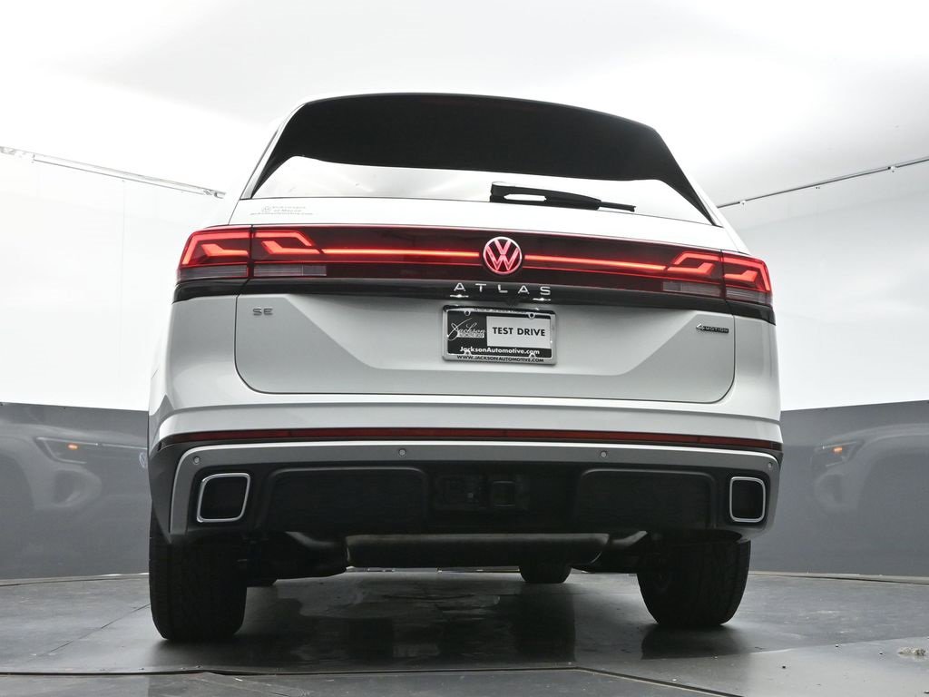 Used 2025 Volkswagen Atlas Peak Edition SE image 38