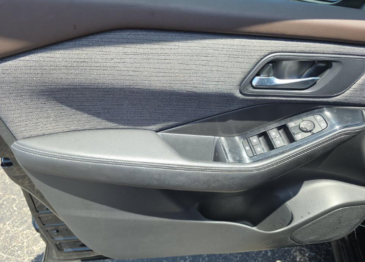 Used 2023 Nissan Rogue SV FWD image 9