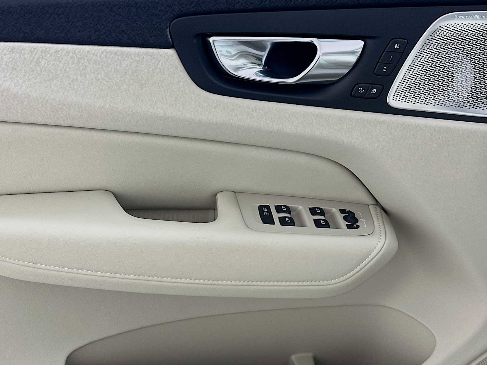 New 2026 Volvo XC60 B5 Ultra w/ Climate Package PRO image 17