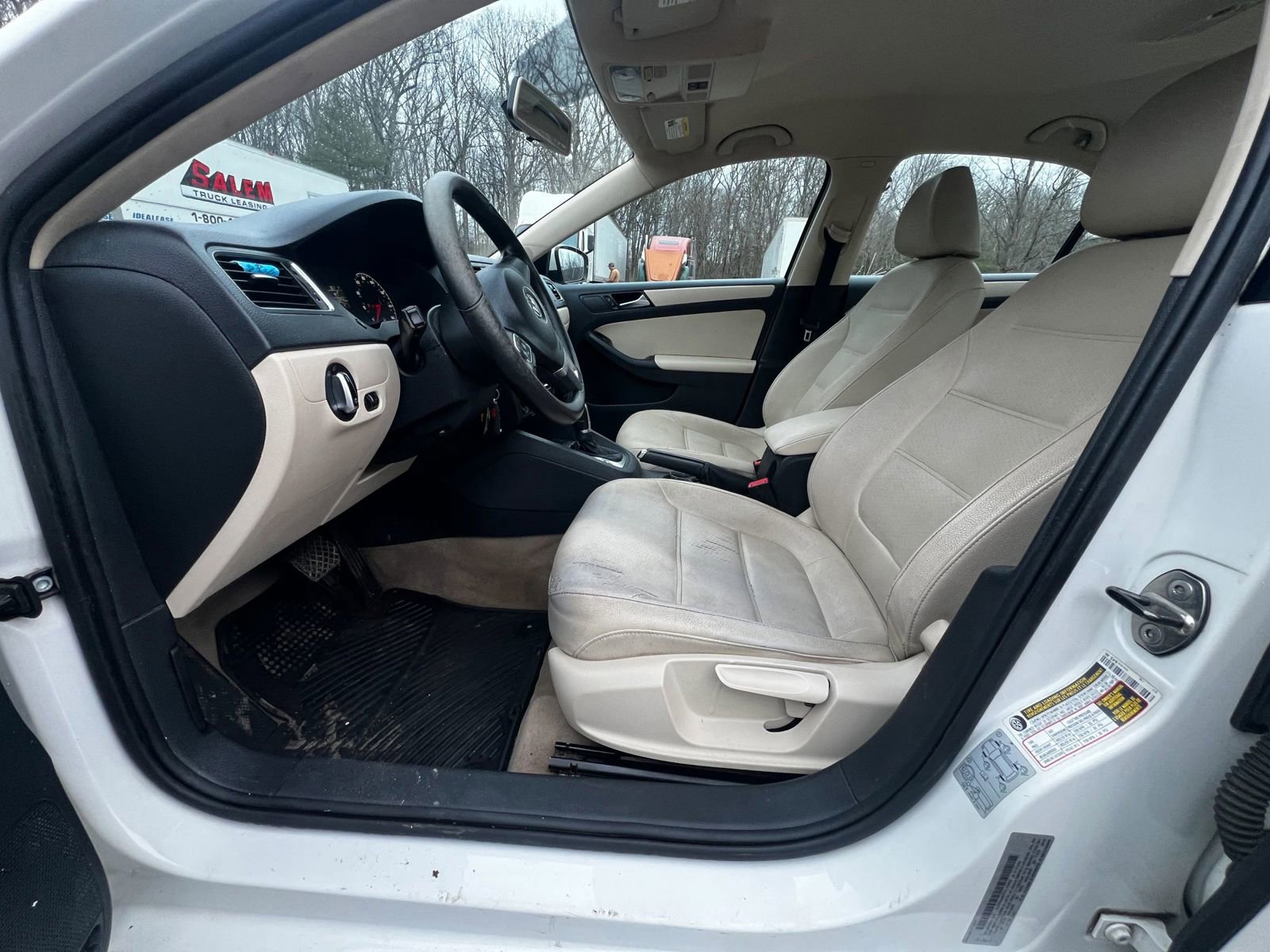 Used 2011 Volkswagen Jetta SE image 9