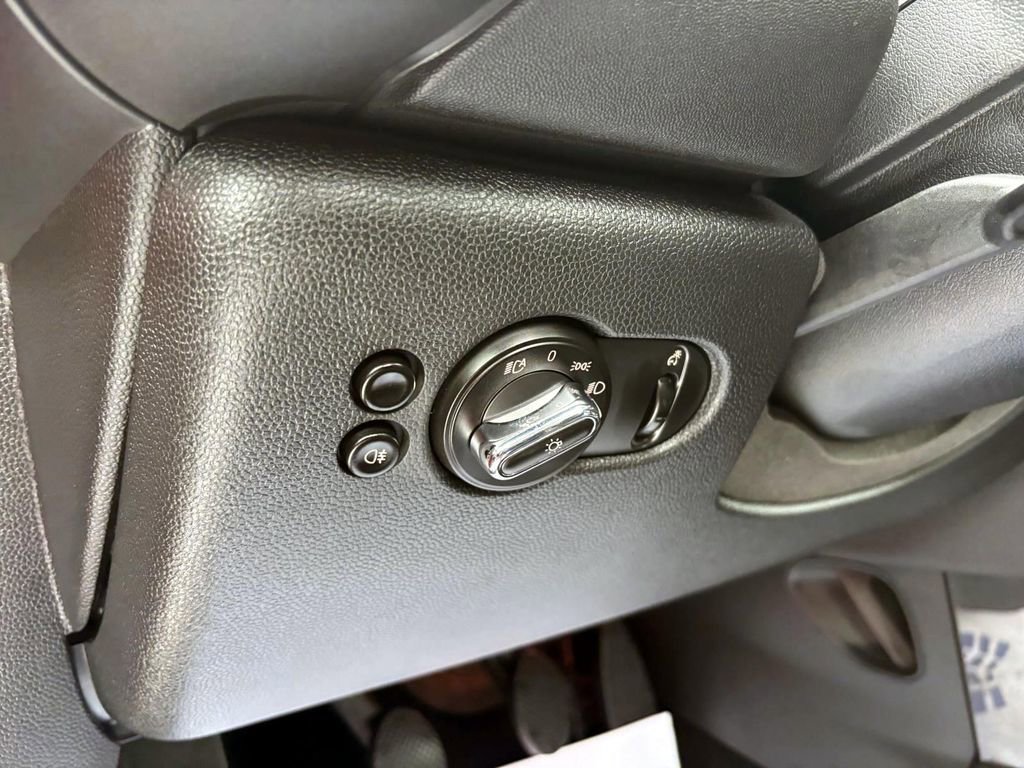 Used 2015 MINI Cooper 4-Door Hardtop image 11