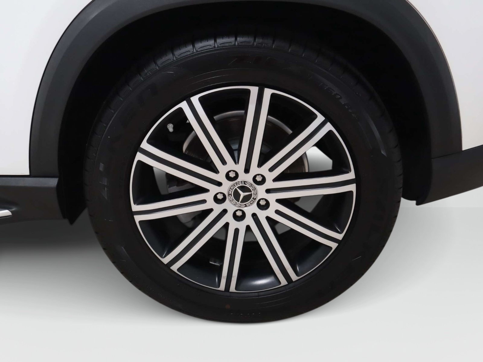Used 2024 Mercedes-Benz GLE 350 4MATIC image 9