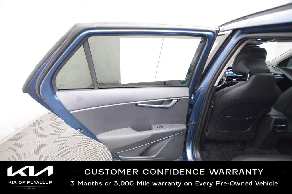 Certified 2024 Kia Niro SX image 11
