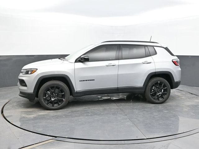 New 2025 Jeep Compass Latitude w/ Convenience Group AWD/4WD image 2