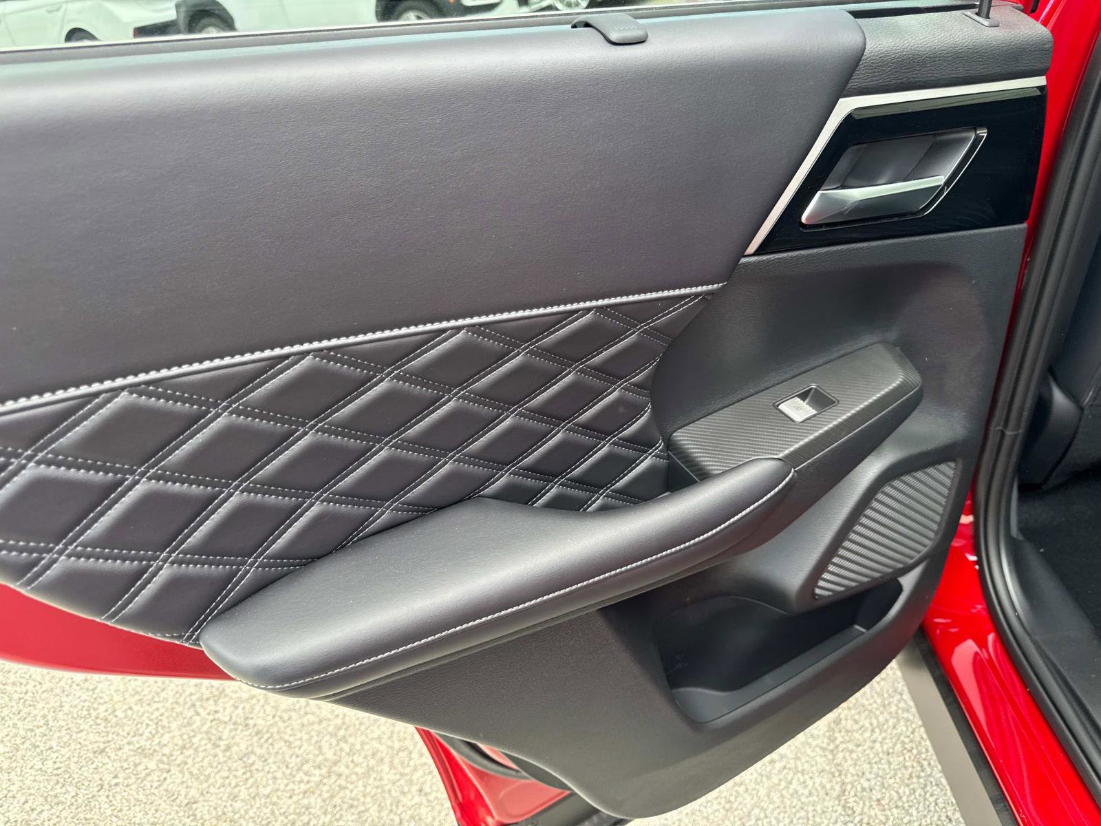 New 2025 Mitsubishi Outlander 4WD Plug-In Hybrid image 12