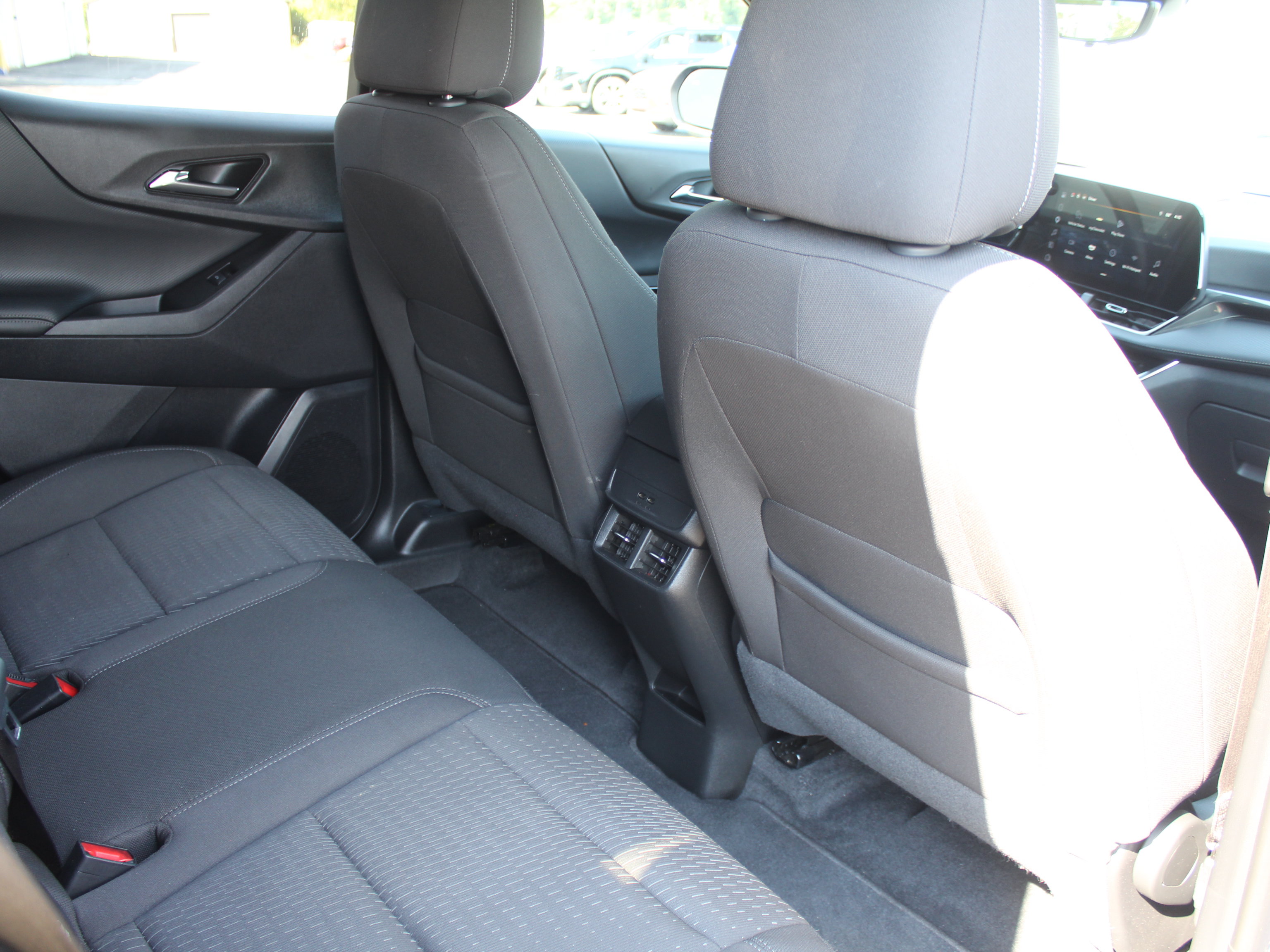 Used 2025 Chevrolet Equinox LT w/ Safety and Technology Package AWD/4WD image 24