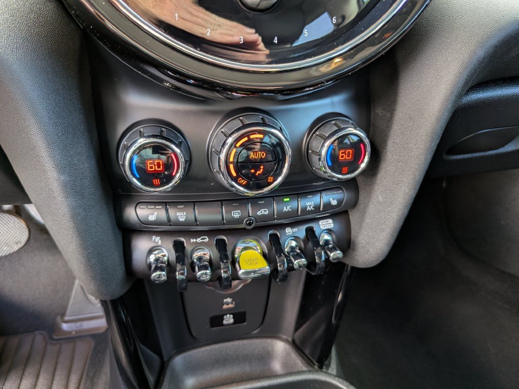 Used 2024 MINI Cooper SE FWD image 23
