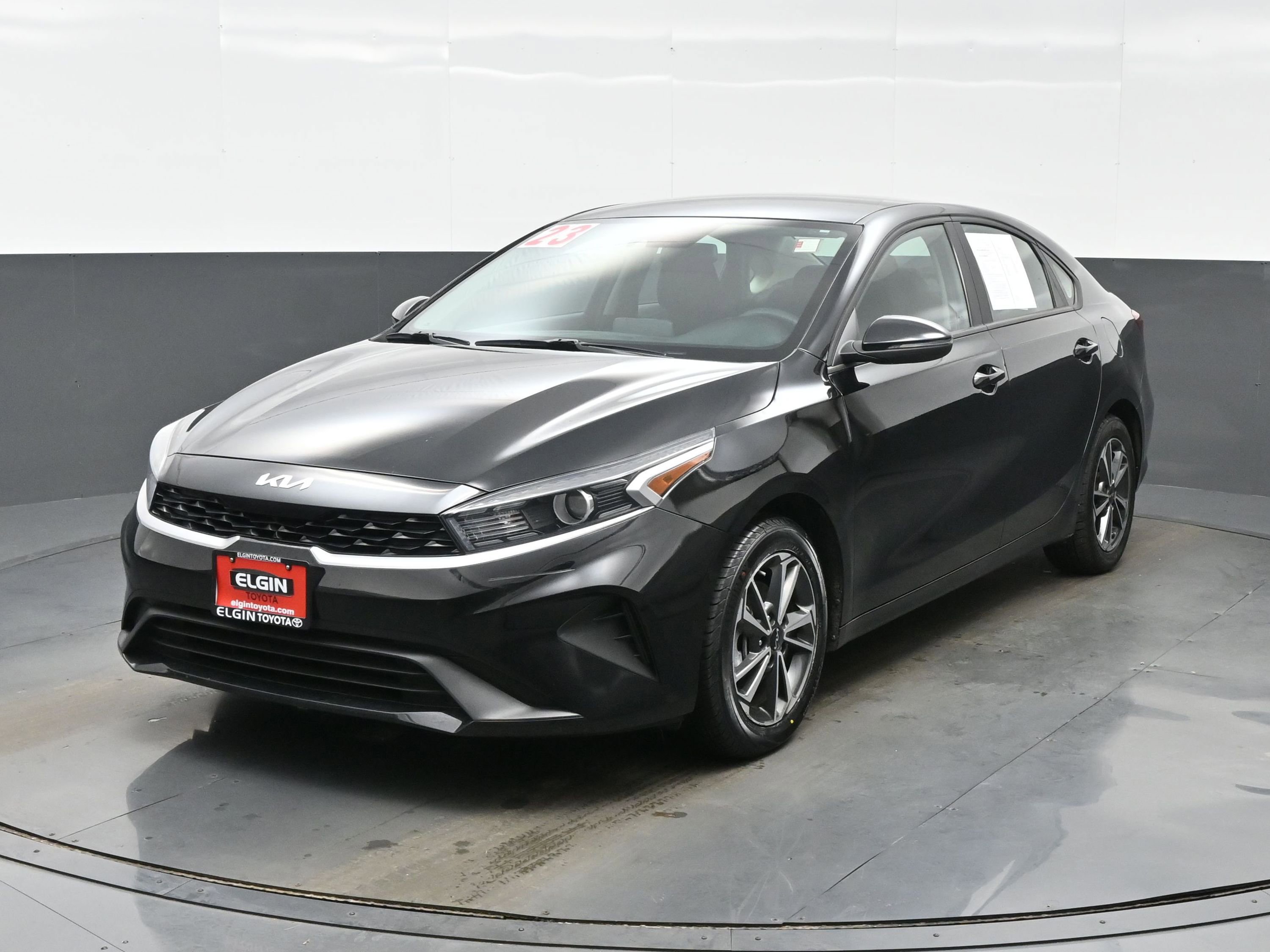 Used 2023 Kia Forte LXS w/ LXS Technology Package FWD image 2
