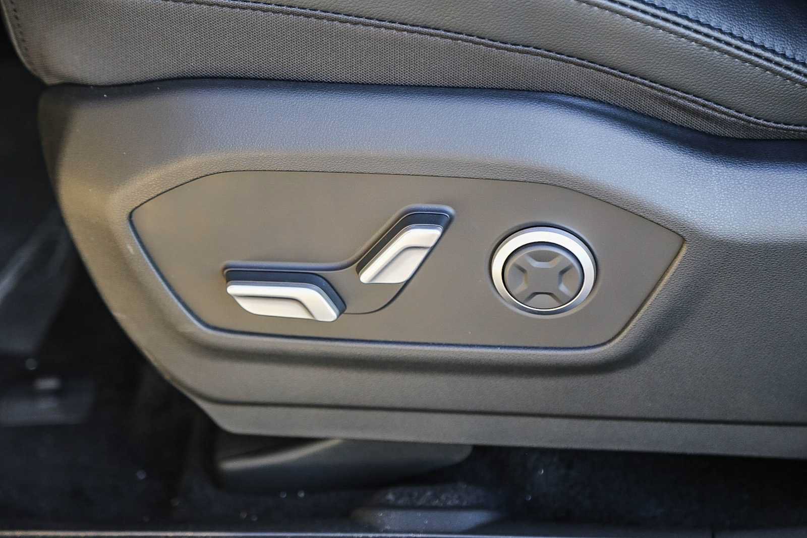 New 2026 Hyundai Santa Fe Limited FWD image 26
