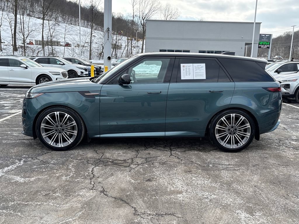 Used 2025 Land Rover Range Rover Sport Dynamic SE image 2