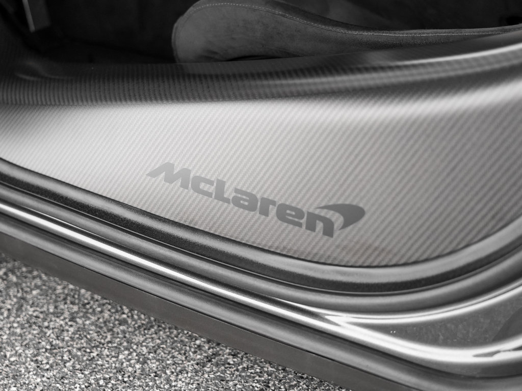 Used 2020 McLaren 620R RWD image 25