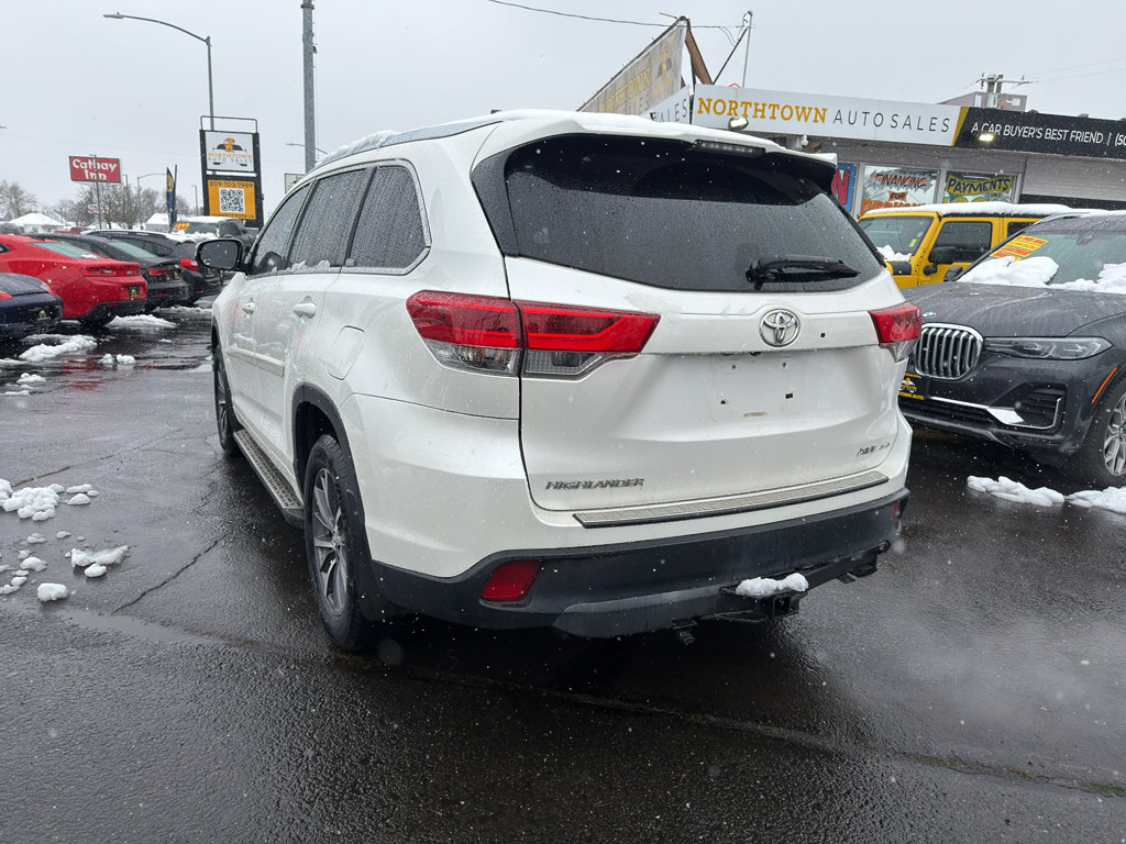 Used 2018 Toyota Highlander XLE w/ Protection Package #3 AWD/4WD image 4