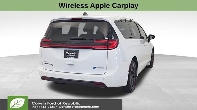 Used 2024 Chrysler Pacifica Select image 8
