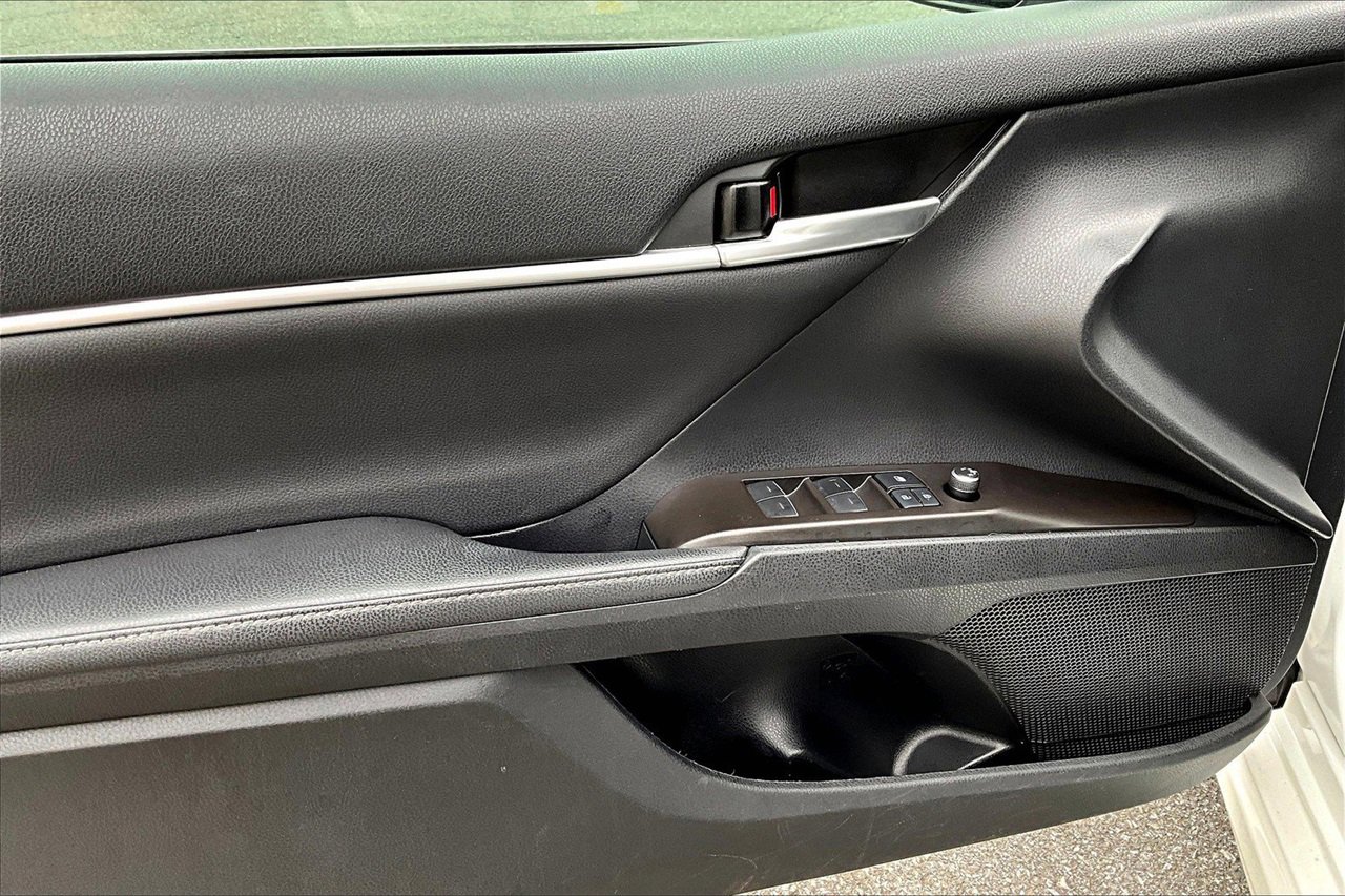Used 2021 Toyota Camry XSE image 25