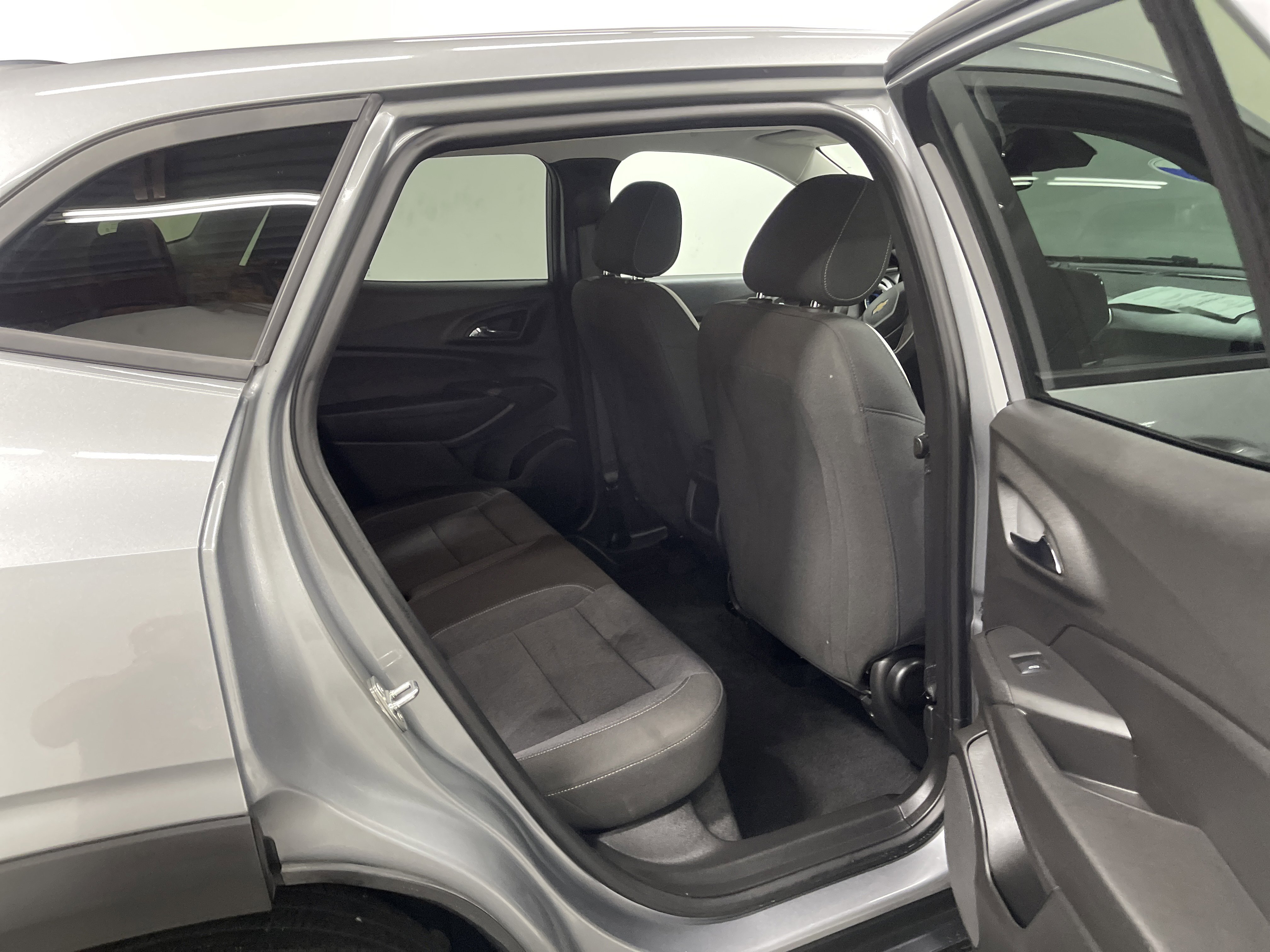 Used 2024 Chevrolet Trax LS w/ LS Convenience Package image 21