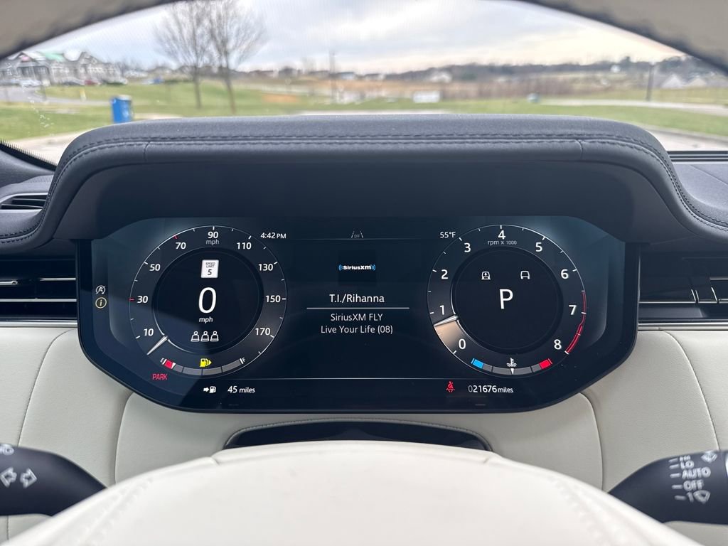 Used 2025 Land Rover Range Rover SE image 22